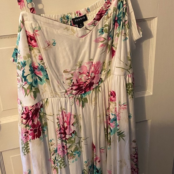 Floral dress with pockets - Picture 3 of 4